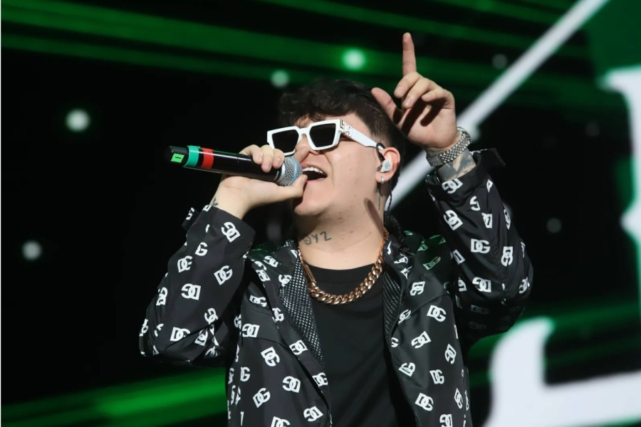 Junior H podría ser multado por cantar 'El Azul' y violar la prohibición de narcocorridos en Jalisco