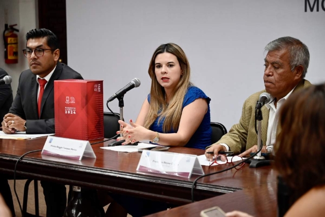 La jefa de la Oficina de la Gubernatura Mónica Boggio Tomasaz Merino y el secretario de Hacienda ofrecieron detalles del proyecto presupuestal para 2024. 