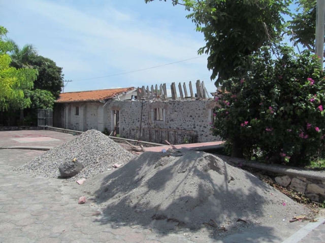 Todavía hay varios inmuebles dañados por el sismo en Tlaquiltenango y cuando se suponía que contarían con recursos, al final no se sabe si se ejercerán. 