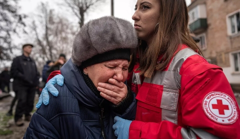 Ataques rusos en Kyiv dejan un muerto y tres heridos; Rusia también ataca la ciudad natal de Zelensky