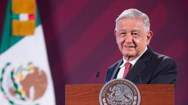 Pese a la veda, AMLO hace llamado a ejercer el voto libre en Coahuila y Edomex