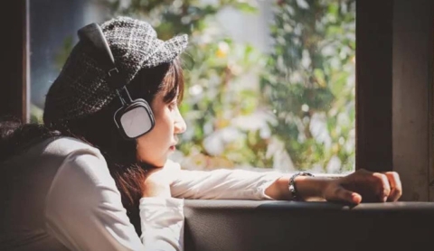 Escuchar música triste puede hacernos sentir mejor: la ciencia explica por qué