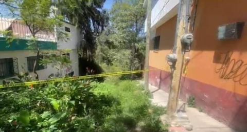 Un vecino que caminaba por la zona encontró el cadáver.