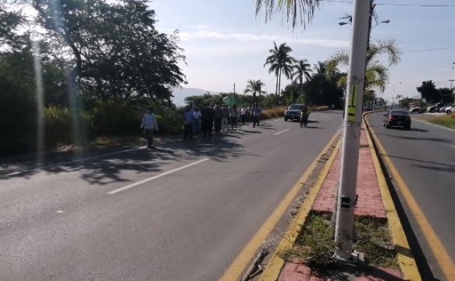 Bloquean carretera Jojutla-Alpuyeca; demandan agua potable