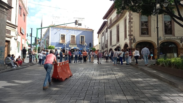 Bloqueo de maestros jubilados