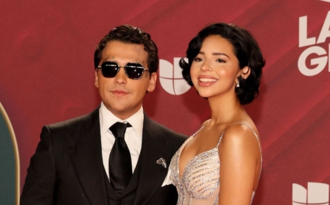 Christian Nodal deja el escenario para cantar con Ángela Aguilar en emotivo momento durante la Feria del Caballo Texcoco 2025