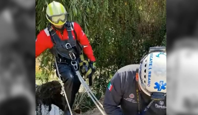 Rescatan de una barranca el cadáver de un hombre