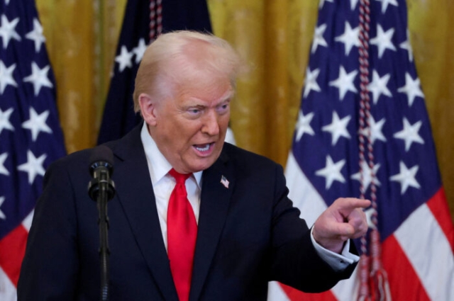 Trump aplica aranceles del 25% a vehículos importados