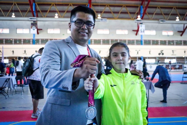 Regina Domínguez se colgó la medalla de plata al caer en la final ante Ingrid Olvera, del Estado de México, en la categoría 12-14 años.