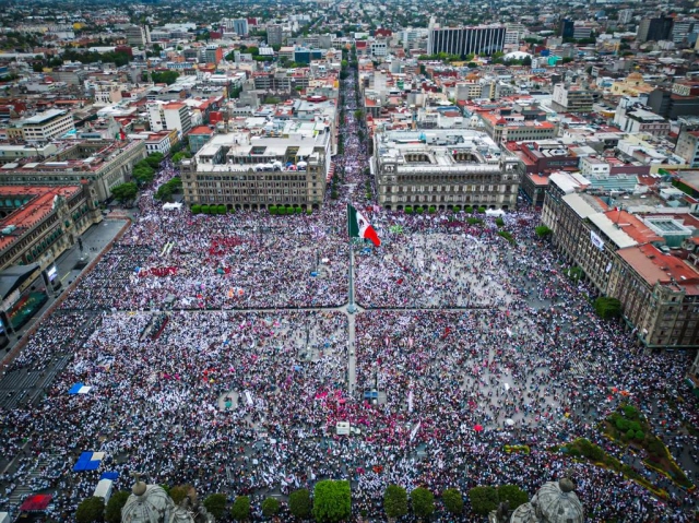 AMLO Fest: Asisten 250 mil personas al Zócalo de la CDMX, reporta Martí Batres