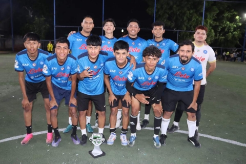 La escuadra de Los 40 se paró bien en la cancha y logró el bicampeonato. 