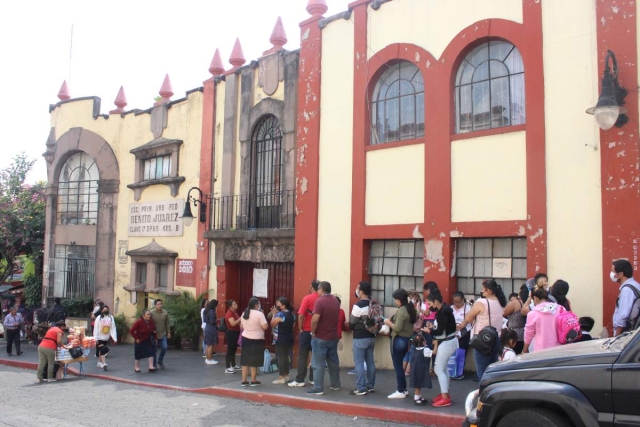 La recomendación es buscar el diagnóstico médico para verificar la conveniencia de acudir a clases o no, señaló el secretario de Salud. 