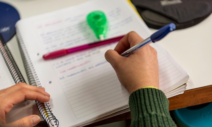 Alumno deja una nota a su maestra desafiandola: &#039;Cambiarme de sitio no funcionará&#039;