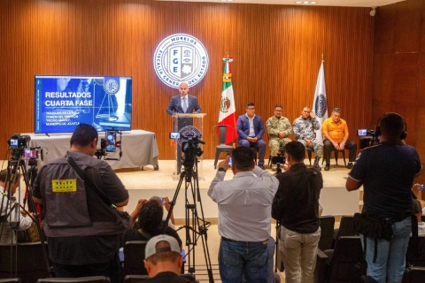 Ayer, la Fiscalía General del Estado de Morelos presentó los resultados preliminares de la cuarta fase de intervenciones forenses realizadas en la fosa común del panteón “Pedro Amaro”, en el municipio de Jojutla.