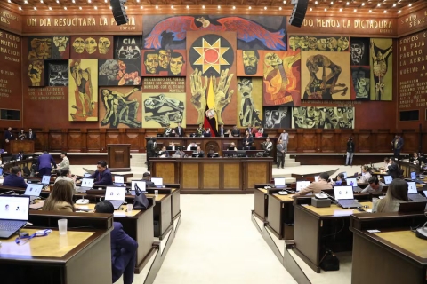 Asamblea de Ecuador aprueba plan para permitir bases militares extranjeras