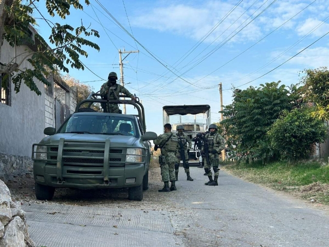  Personal militar resguardó la zona hasta que retiraron el cadáver.