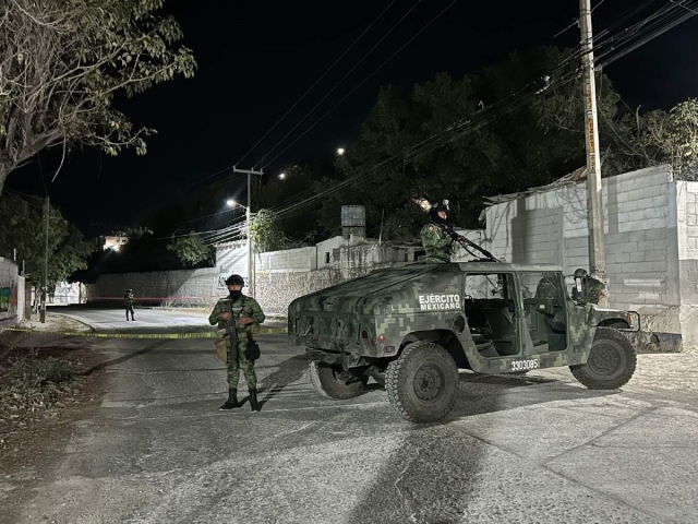  Personal militar resguardó el lugar del hallazgo mientras los peritos realizaban las primeras investigaciones.