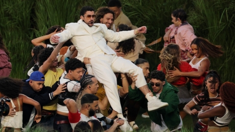 El medio tiempo del Super Bowl: espect&aacute;culo, pol&iacute;tica y la ilusi&oacute;n de la rebeld&iacute;a