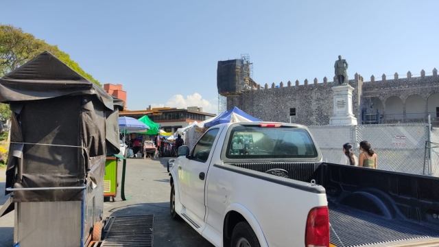 Retiran comerciantes puestos del &#039;tianguis navideño&#039; en el centro de Cuernavaca