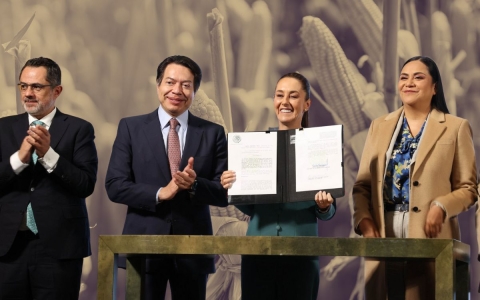 Sheinbaum promulga reforma que prohíbe la siembra de maíz transgénico