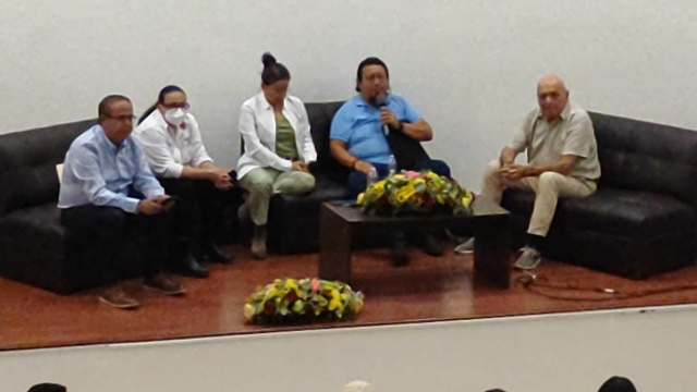 Presentación de libros en el auditorio de la Facultad de Artes de la UAEM