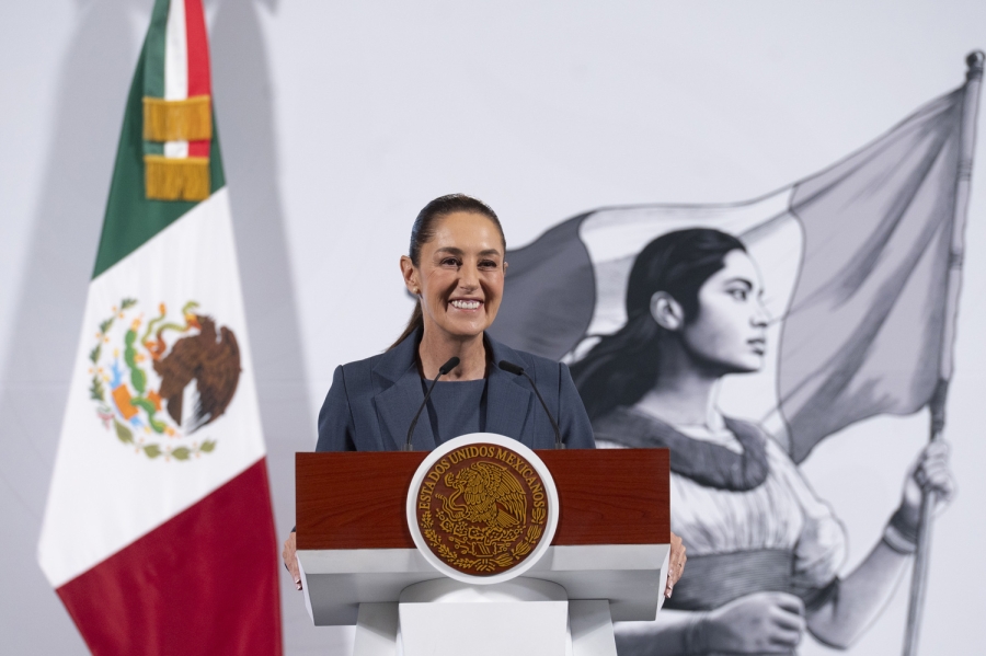 Sheinbaum defiende a Ariadna Montiel ante reclamos de diputados de Morena