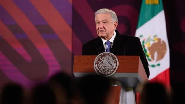 AMLO califica de &#039;politiquería&#039; campamento militar de Texas contra migrantes