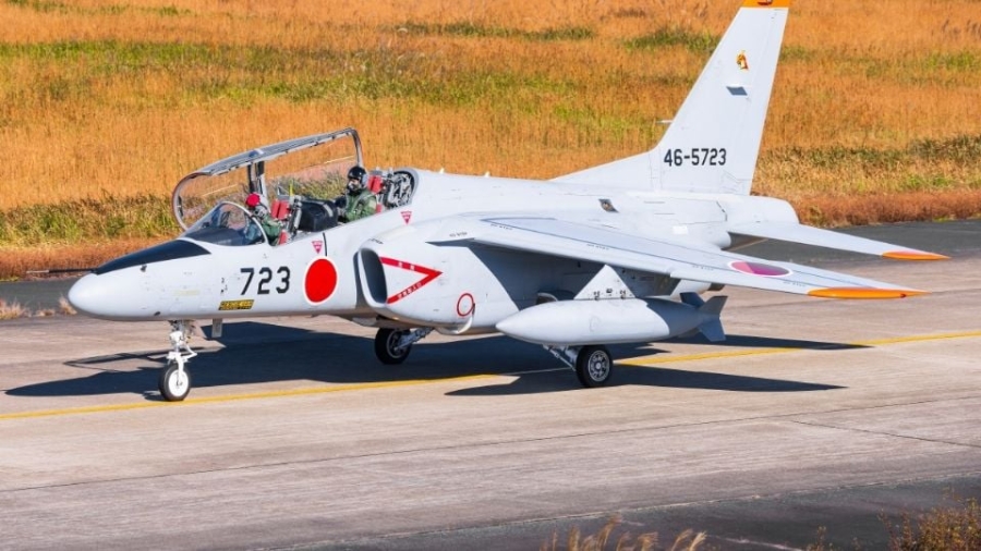 Avión de la Fuerza Aérea japonesa se estrella tras despegar