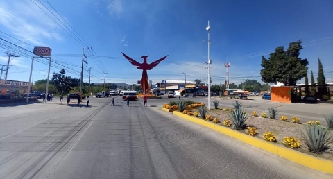 El trabajador y sus familiares cerraron el bulevar durante dos horas, hasta que los representantes legales acordaron realizar un convenio para pagar el pr&oacute;ximo mes.