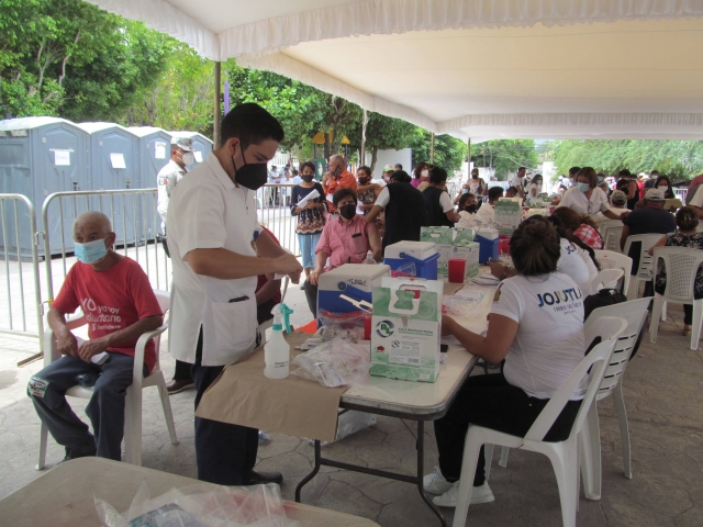 Miles de personas se han vacunado y hasta el momento no se registra en Jojutla ningún caso de afectación a la salud por el biológico AstraZeneca.