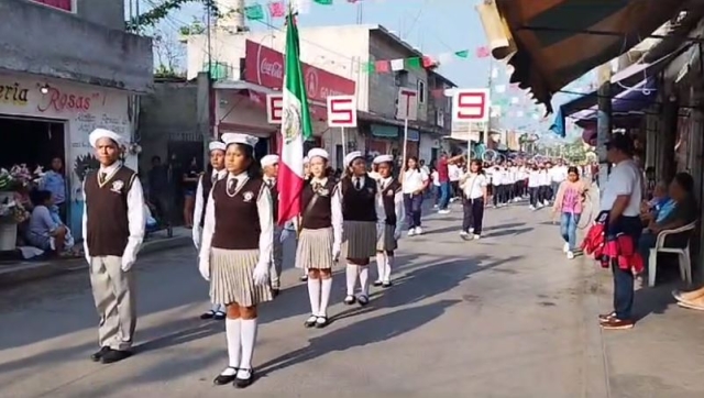 Llevan a cabo desfile revolucionario del 20 de noviembre en Xoxocotla