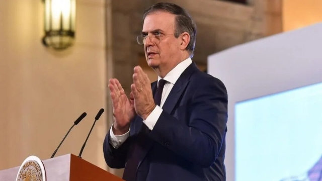 Ebrard planea reunión con Musk para conocer planes sobre gigafábrica de Tesla