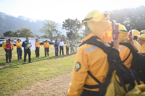 Reconoce gobernadora Margarita González Saravia &#039;gran trabajo&#039; de brigadistas que combatieron incendio forestal en Tepoztlán