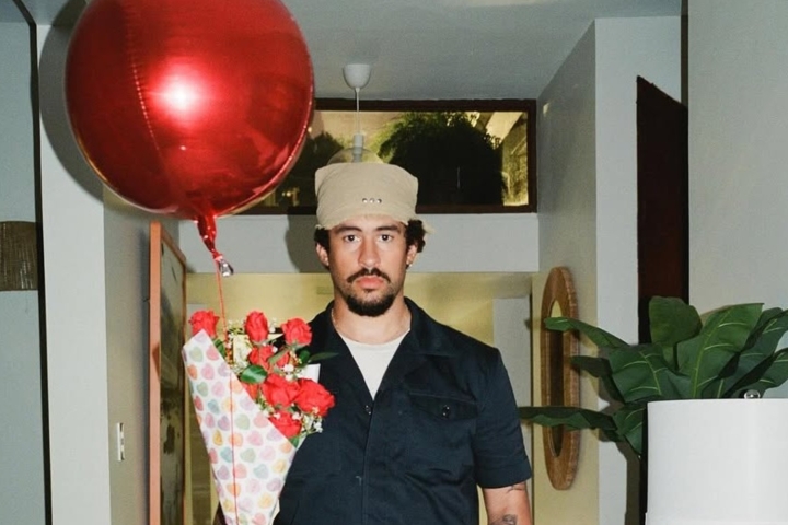 Bad Bunny sorprende en despedida de soltera y baila con la futura novia