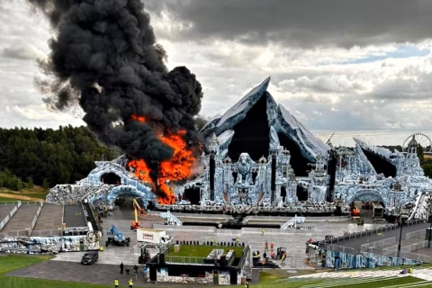 Incendio destruye el escenario principal de festival Tomorrowland