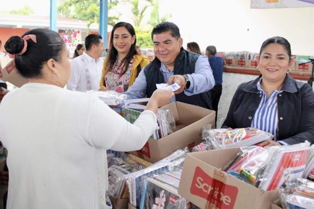 Con la entrega de los paquetes se busca contribuir a la economía de las familias.