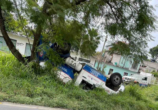 El gas fue trasvasado a otro vehículo para evitar fugas.