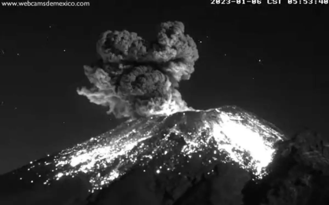 Popocatépetl lanza gran explosión en Día de Reyes