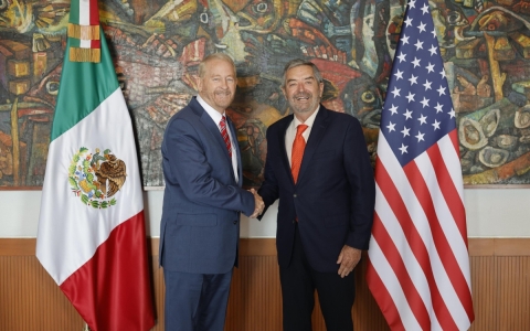 Canciller de la Fuente recibe al nuevo embajador de EU, Ronald Johnson