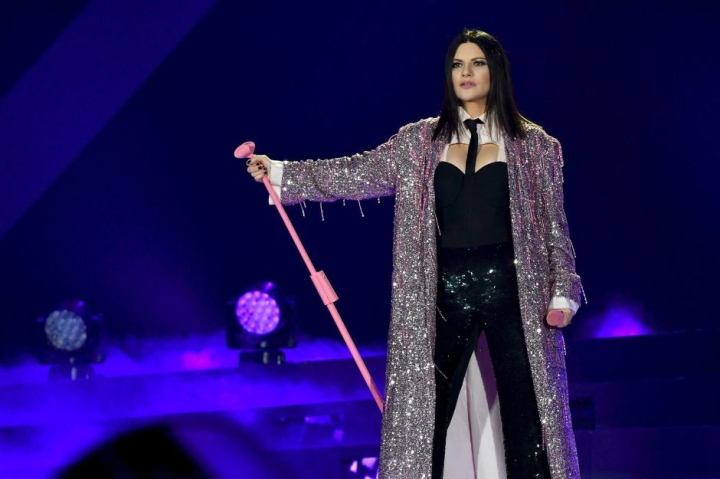 Atentado a Laura Pausini: Hombre Dispara 17 Veces en su Concierto en París