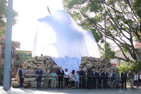 Encabeza gobernadora Margarita González Saravia develación del monumento &#039;Zapata Ecuestre&#039; en plaza de armas capitalina