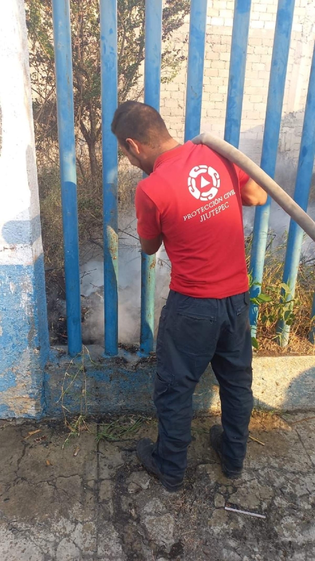 El fuego sólo causó algunos daños materiales.