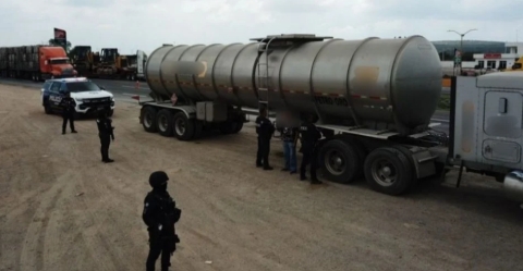 En Guanajuato aseguran pipa con 41 mil litros de posible &#039;huachicol&#039;