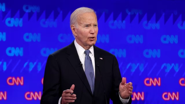Biden seguirá en la contienda presidencial, asegura Casa Blanca