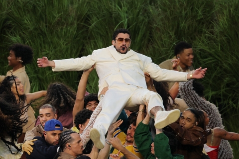 Bad Bunny impone r&eacute;cord de audiencia en el Super Bowl LX y eclipsa el show alternativo de Kid Rock