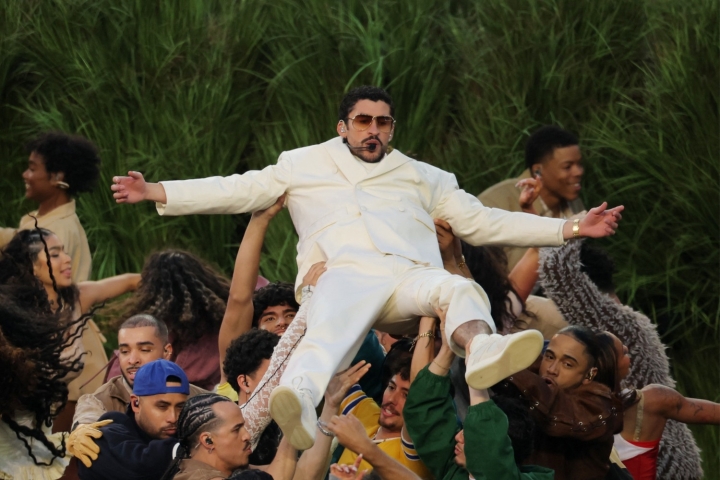 Bad Bunny impone r&eacute;cord de audiencia en el Super Bowl LX y eclipsa el show alternativo de Kid Rock