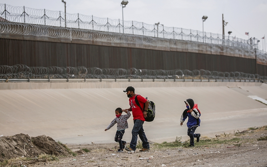 Un niño de nueve años murió al intentar cruzar junto a su madre y su hermano de tres años la frontera entre México y Estados Unidos