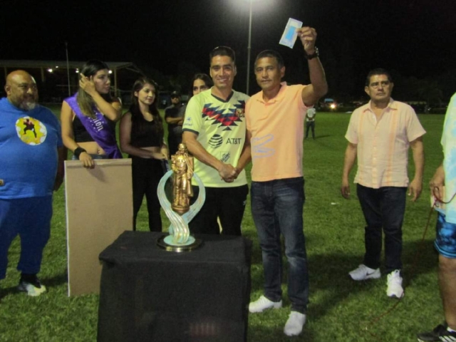 El guardameta Gerardo Piñeiros, del equipo Bati-Cuautla, recibió ocho mil pesos al ganar la distinción del mejor portero de la Copa Máster 2023.