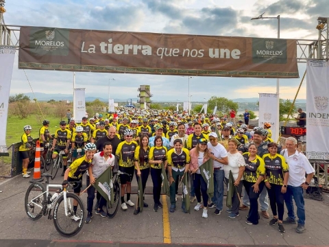 Ciclistas profesionales y amateurs participaron en esta carrera que recorrió los municipios de Zacatepec, Puente de Ixtla, Amacuzac, Mazatepec y Coatlán del Río.
