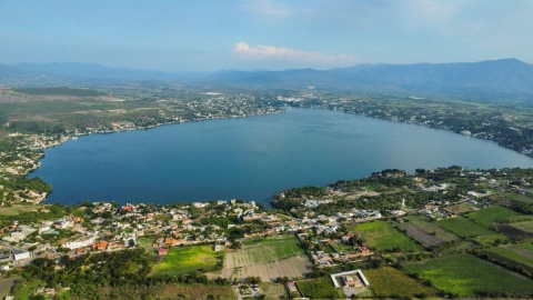 Aunque no mencionaron la inversión ni el actual nivel de contaminación del lago, las autoridades estatales aseguraron que es el inicio de “una nueva etapa para Tequesquitengo”.